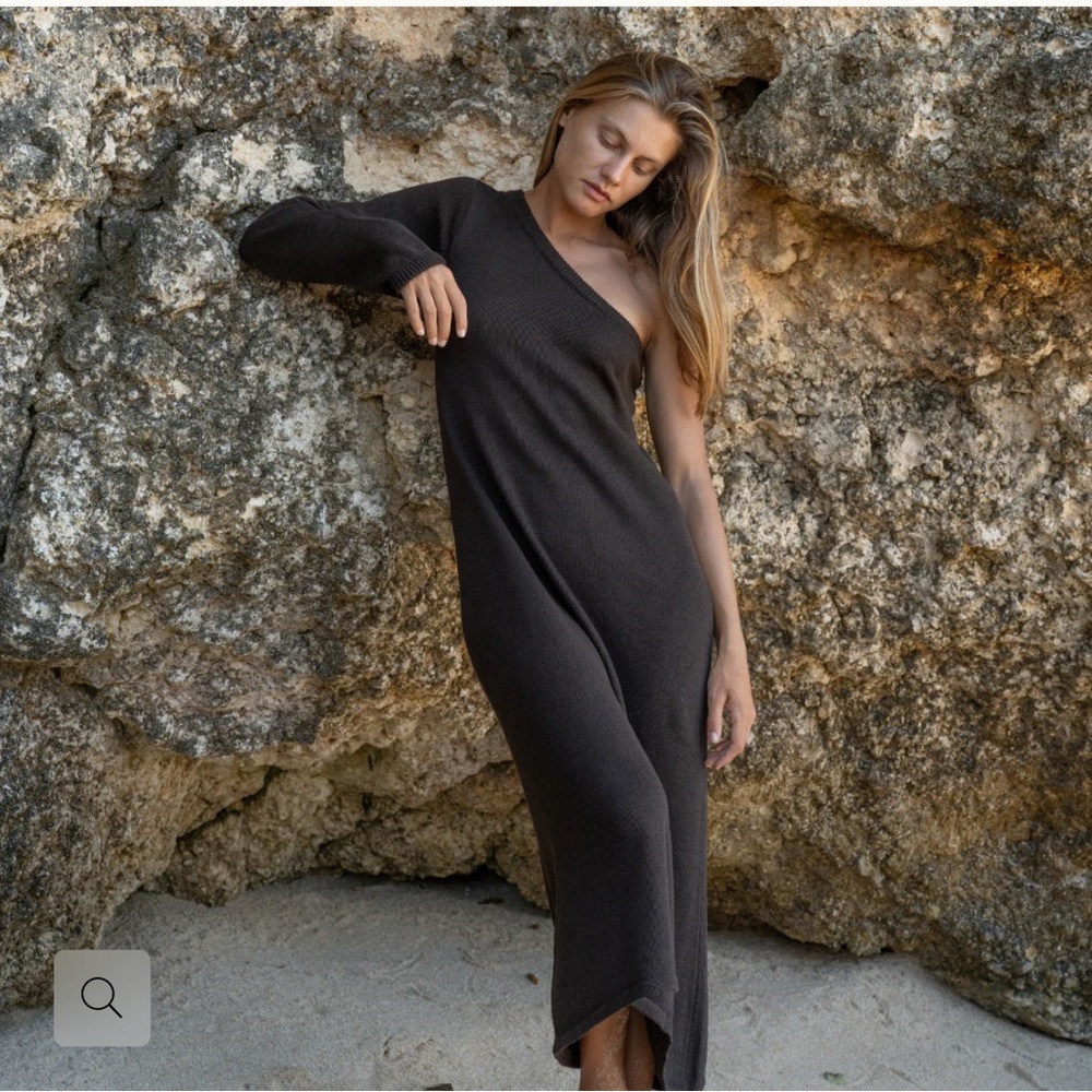 Avy and Co ODE Dress in Chocolate - One Size